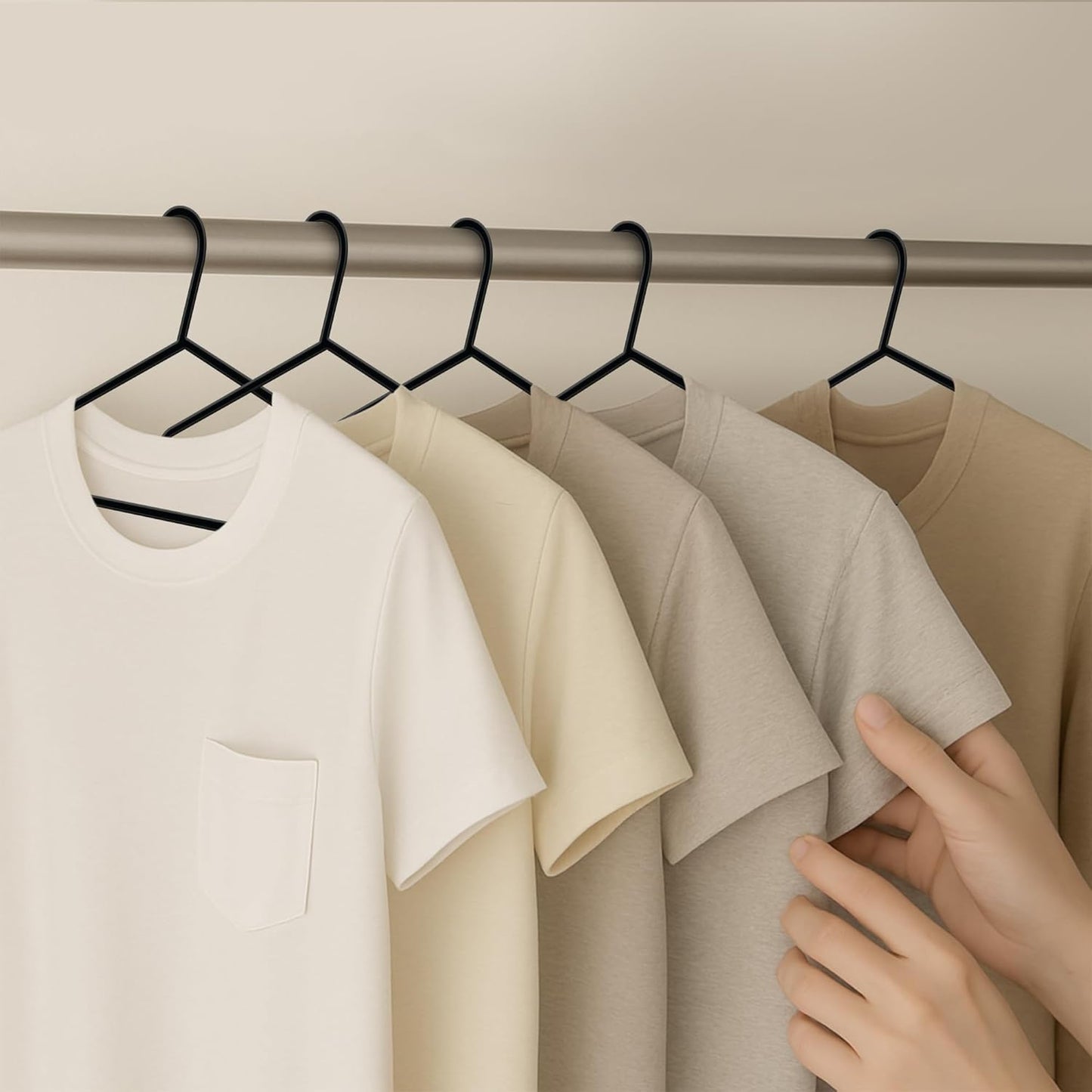 Zeno 20 Pack Black Plastic Coat Hangers