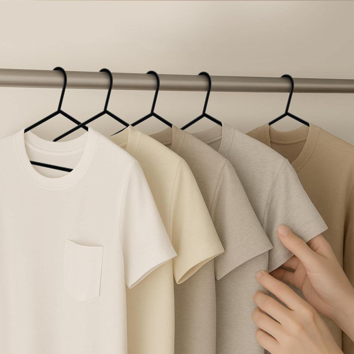 Zeno 20 Pack Black Plastic Coat Hangers