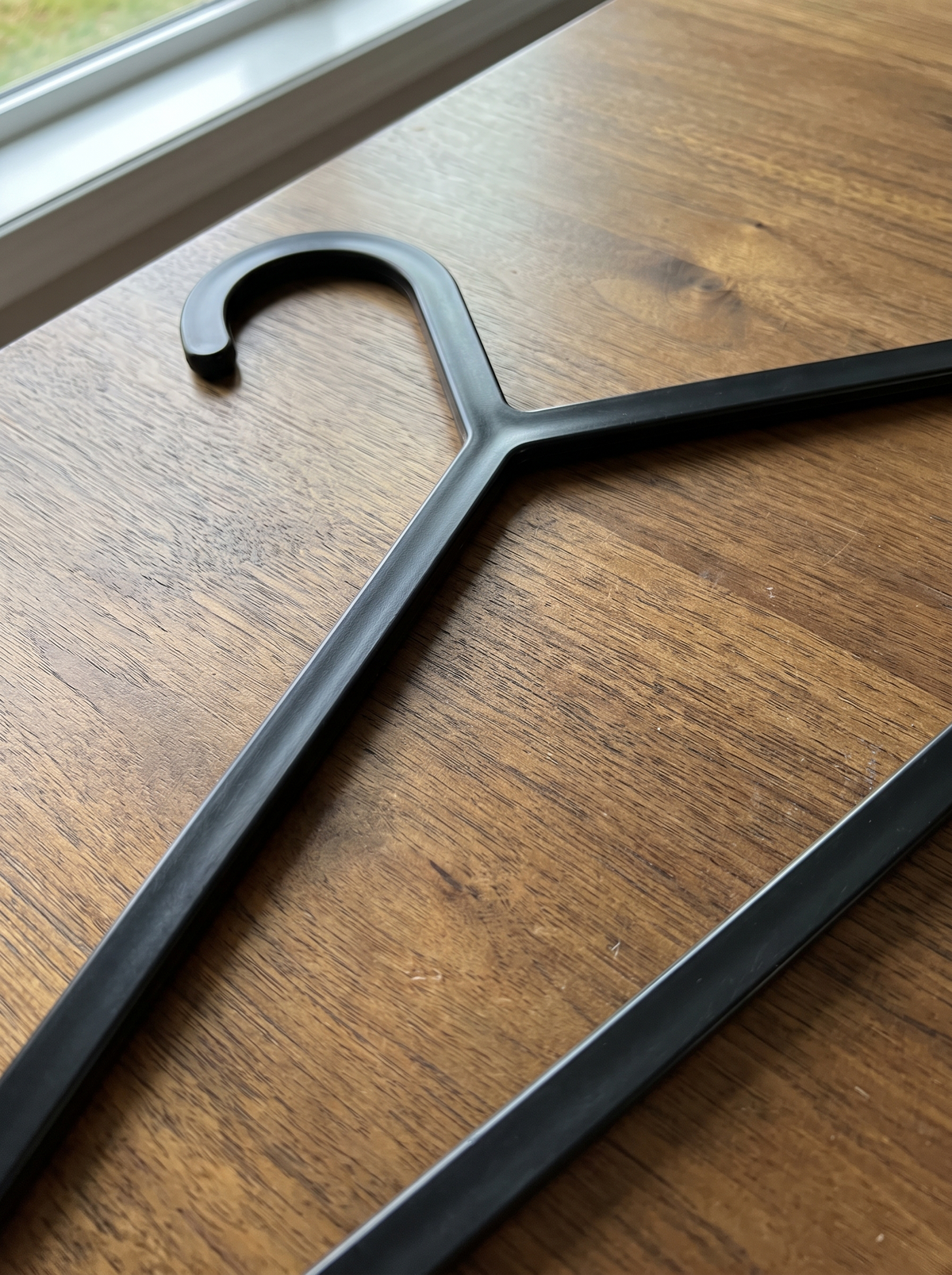 Zeno 100 Pack Black Plastic Coat Hangers