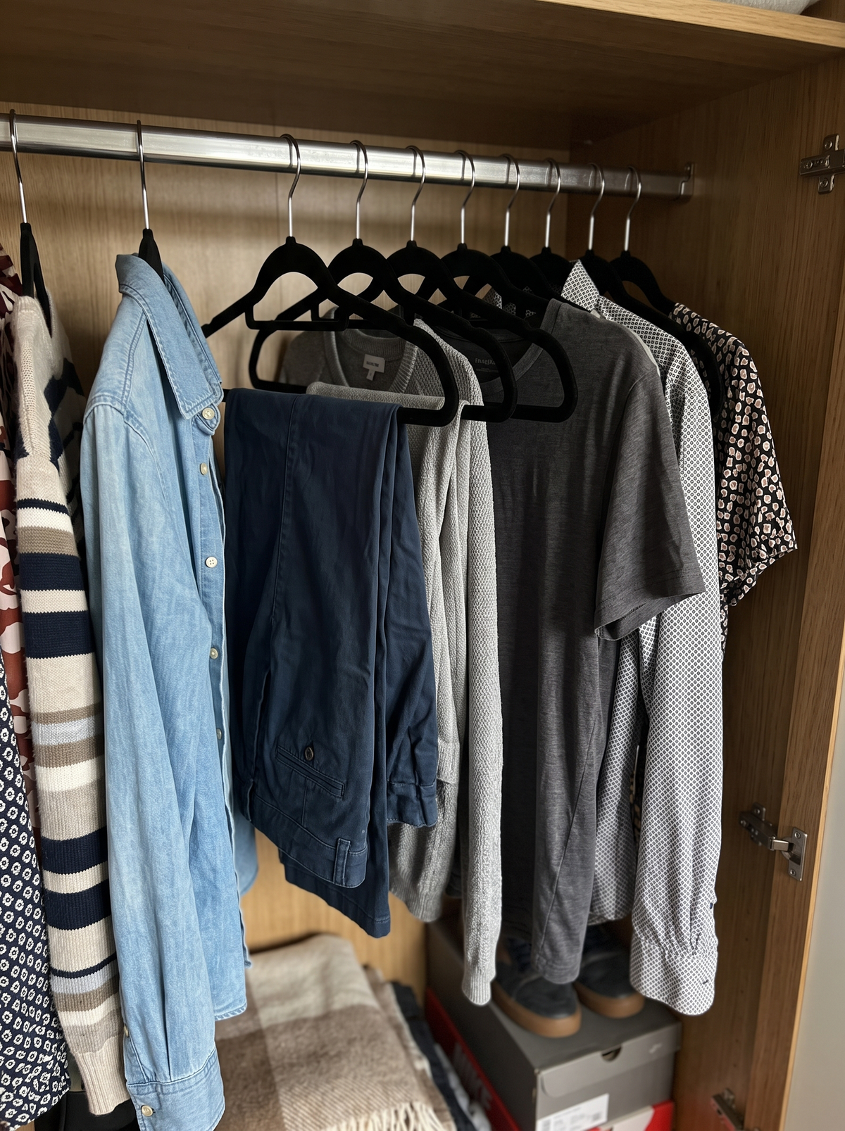 Zeno 50 Pack Black Velvet Hangers