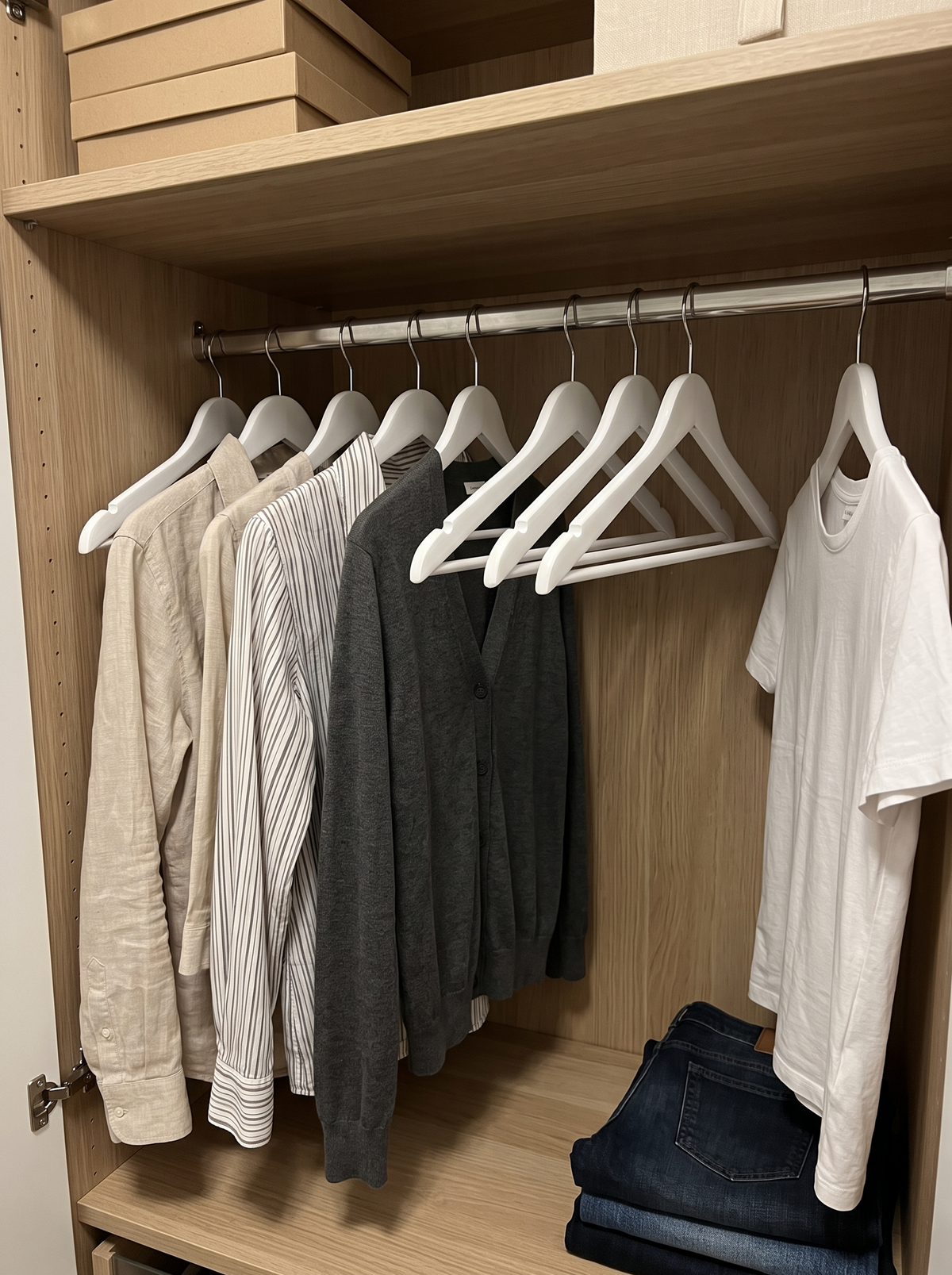 Zeno 40 Pack White Wooden Hangers