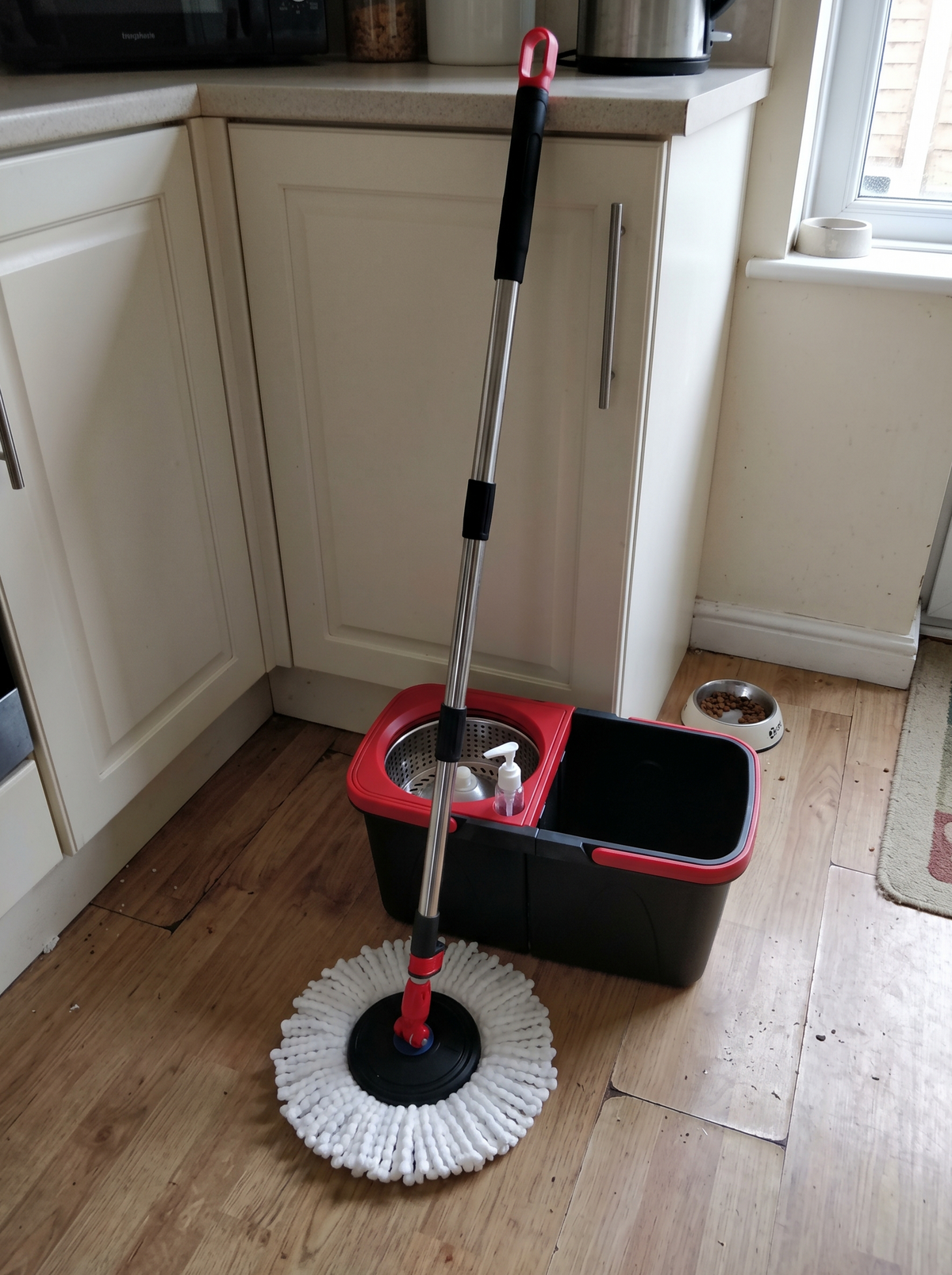 Zeno Black & Red Spin Mop and Bucket Set